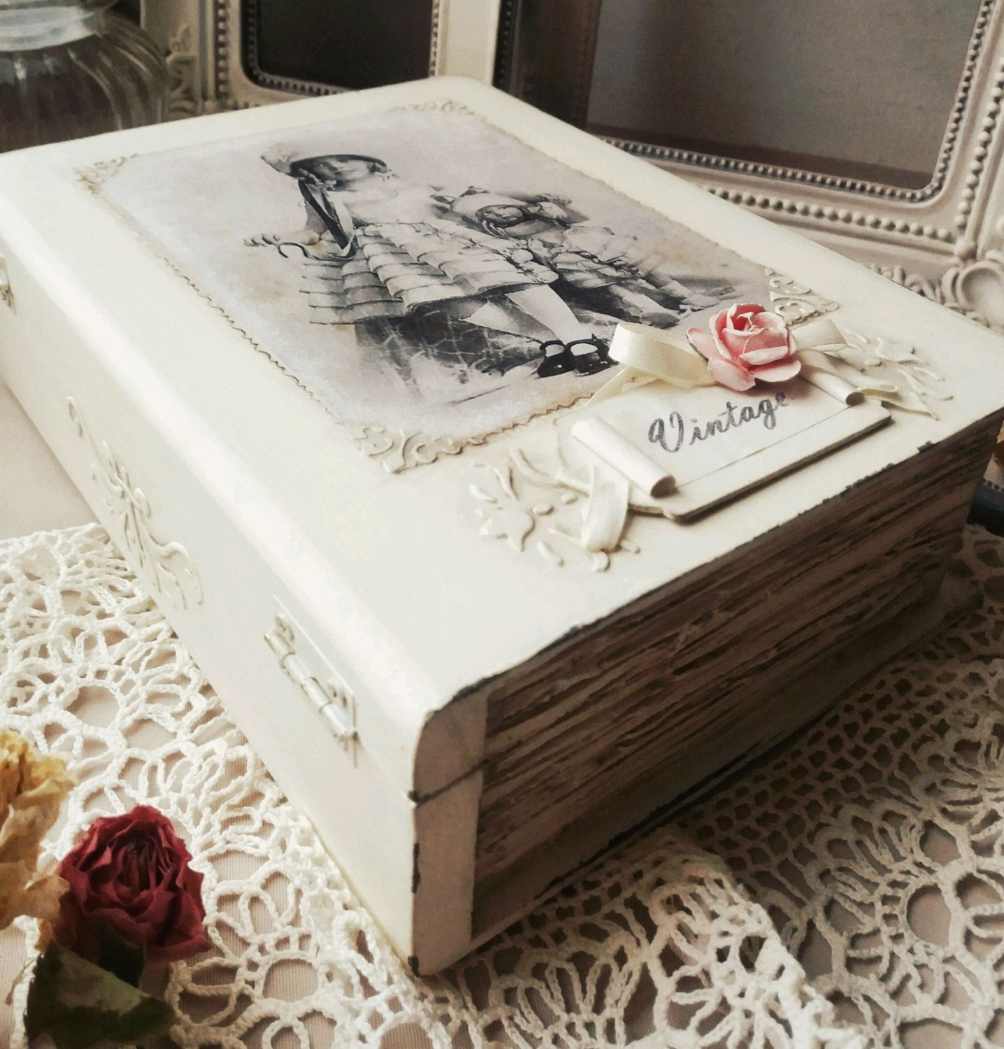 скринька з книги з фото