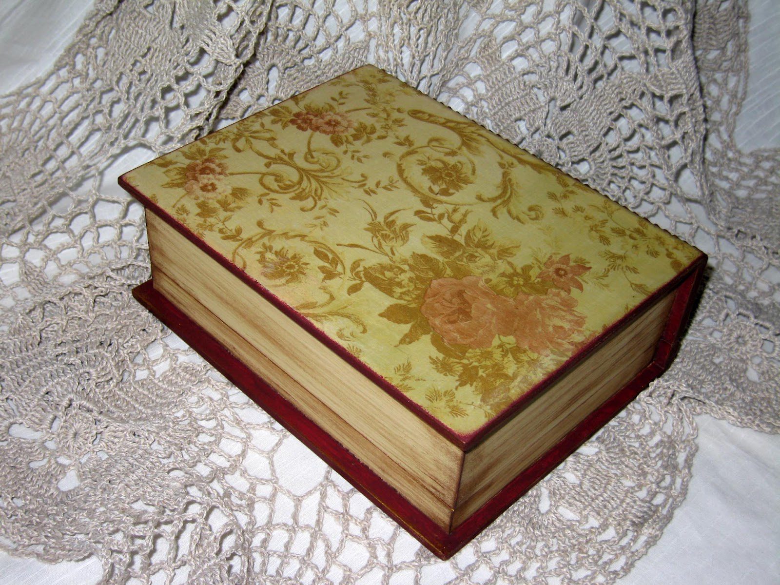 скринька з книги зелена