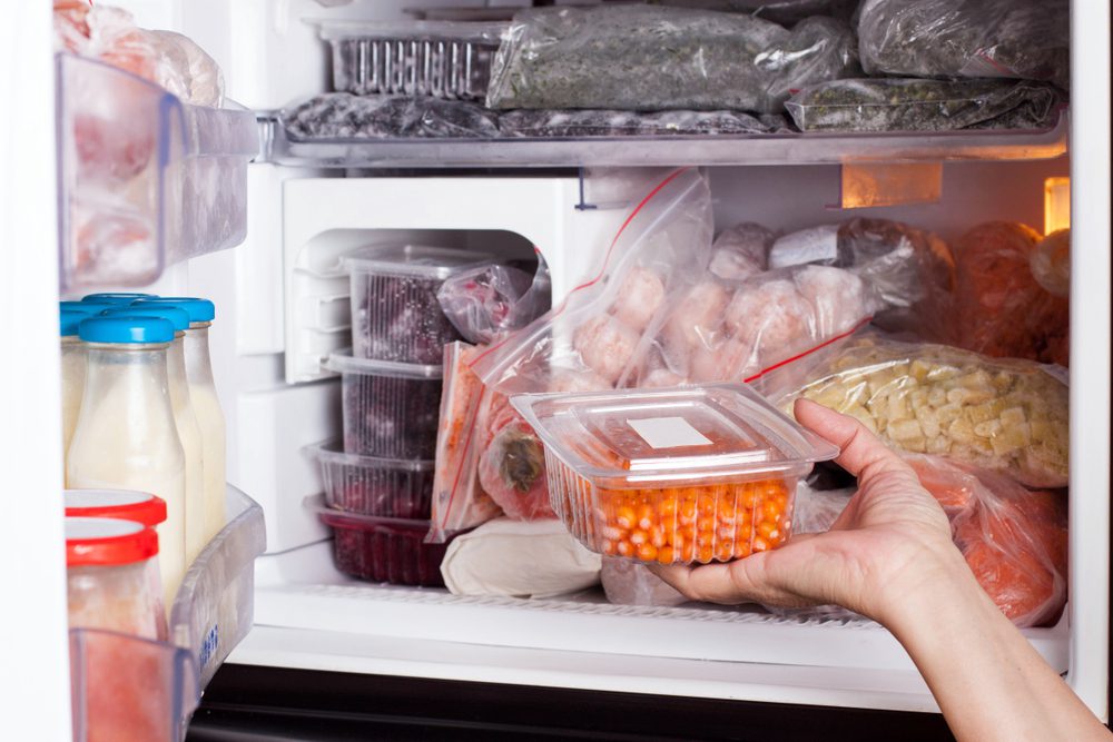 винос продуктів із холодильника