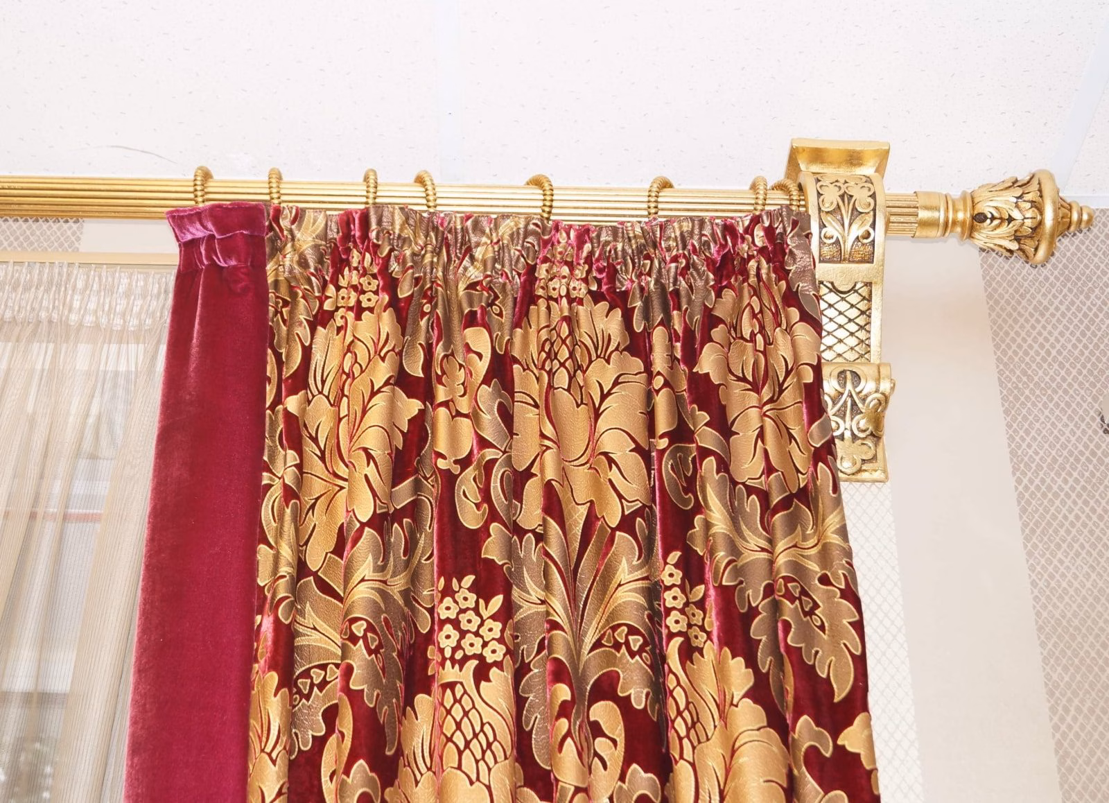 карниз для штор фото інтер'єру