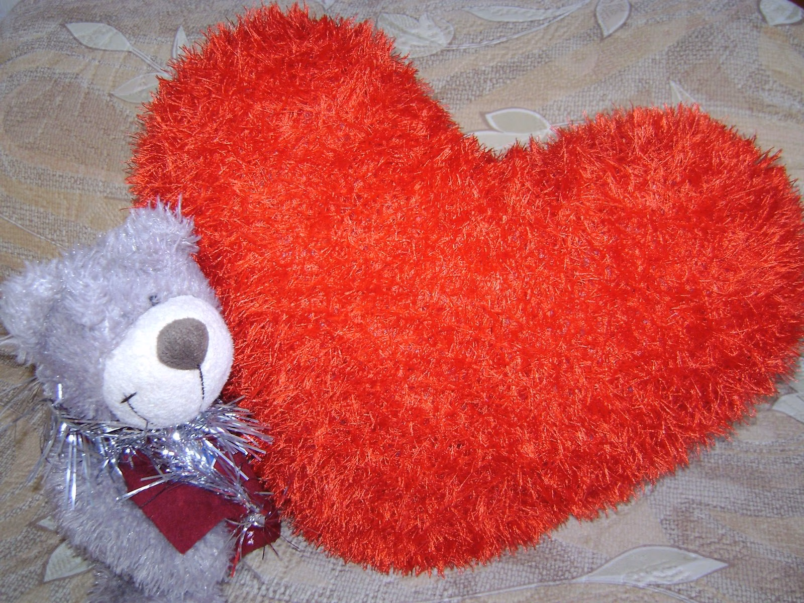 подушки в'язані серце