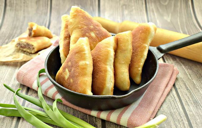 Біляші з фаршем на сковороді