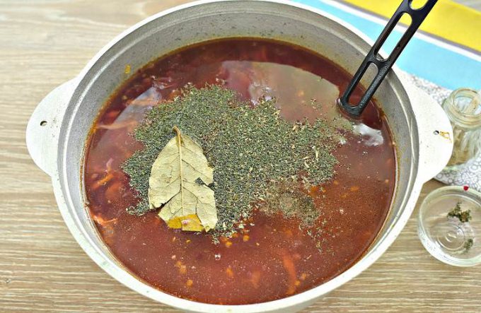 Борщ з куркою та квасолею