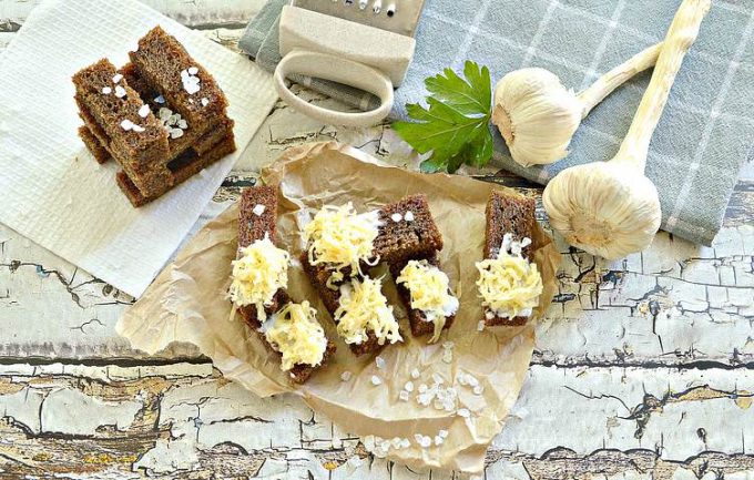 Часникові грінки із сиром