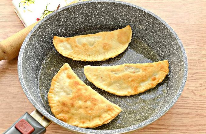 Чебуреки з мясом