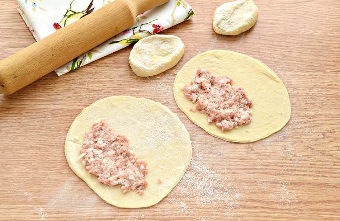 Чебуреки з мясом