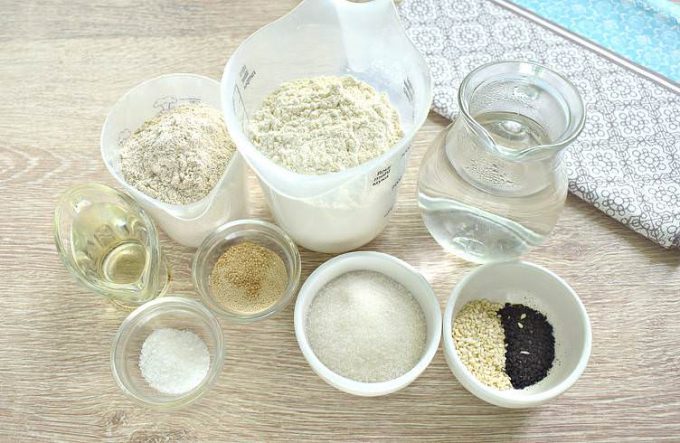 Цільнозернові булочки з кунжутом