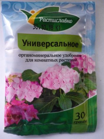 Добриво для кімнатних квітів: огляд кращого підживлення, інструкції щодо застосування