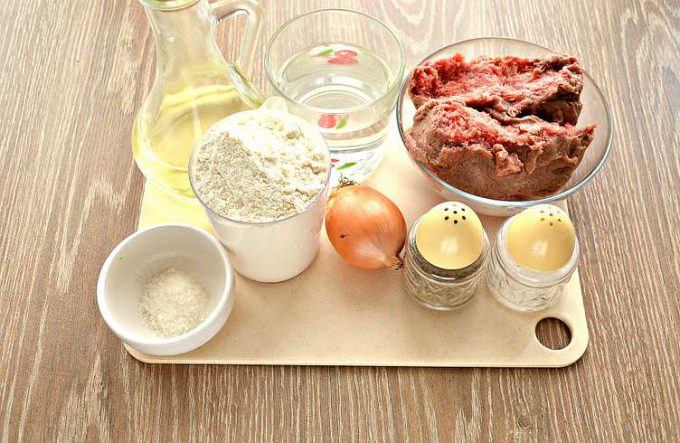 Домашні чебуреки з фаршем