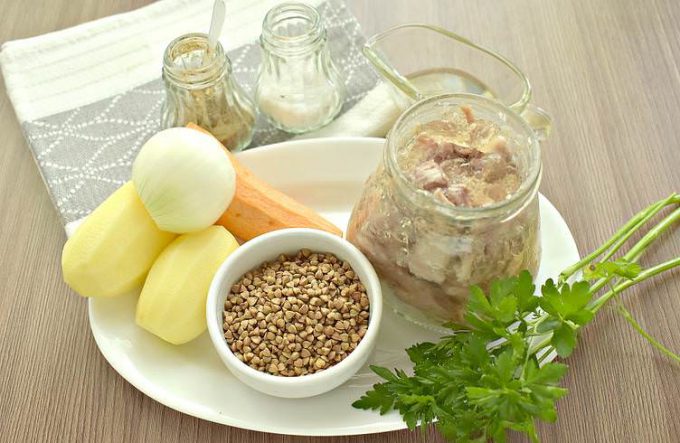 Гречаний суп з тушонкою