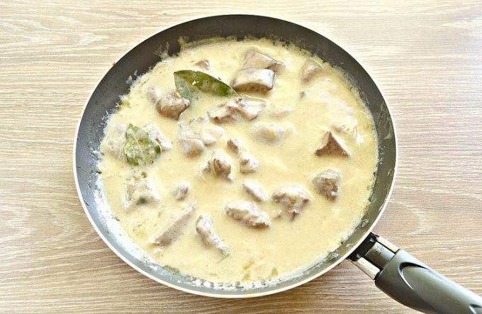 Гуляш із курячої печінки