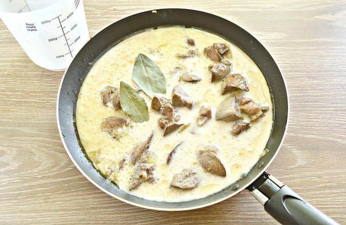 Гуляш із курячої печінки