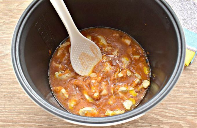 Гуляш із курки в мультиварці