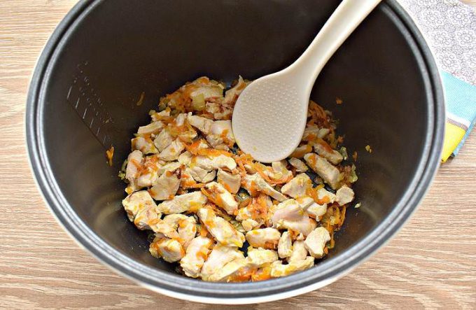 Гуляш із курки в мультиварці