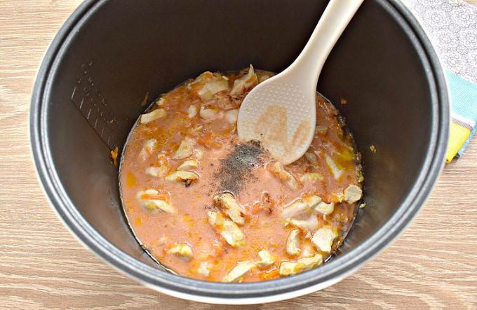Гуляш із курки в мультиварці