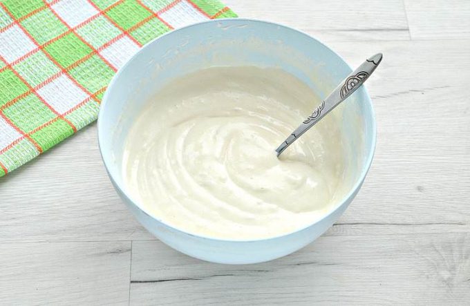 Яблучна шарлотка в духовці
