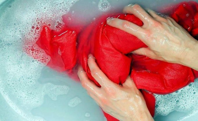 Як відіпрати замазку з одягу без слідів і не пошкодивши тканина