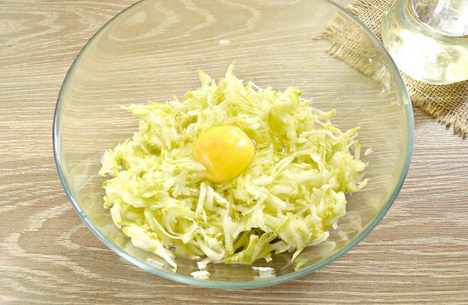 Кабачкові оладки з сиром та часником