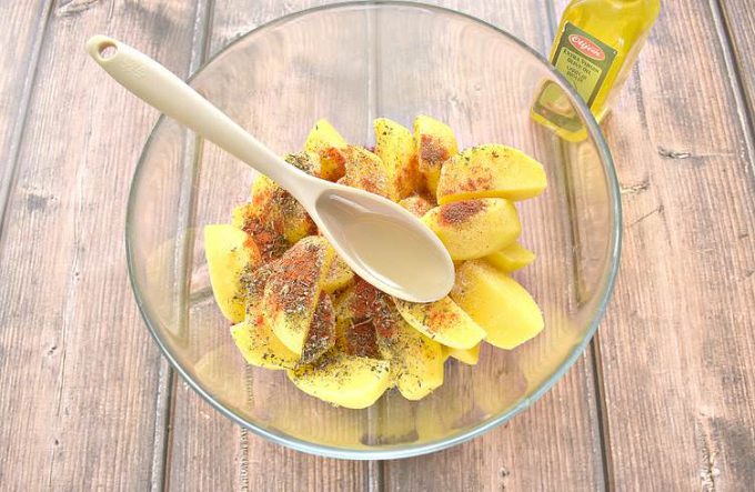 Картопля часточками з часником у духовці