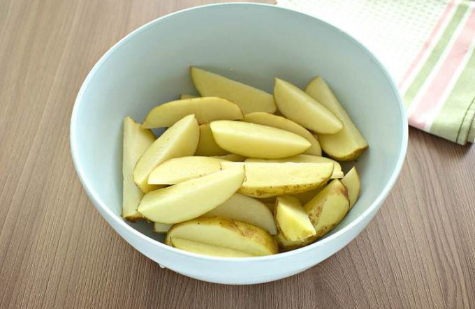 Картопля по-сільському на сковороді