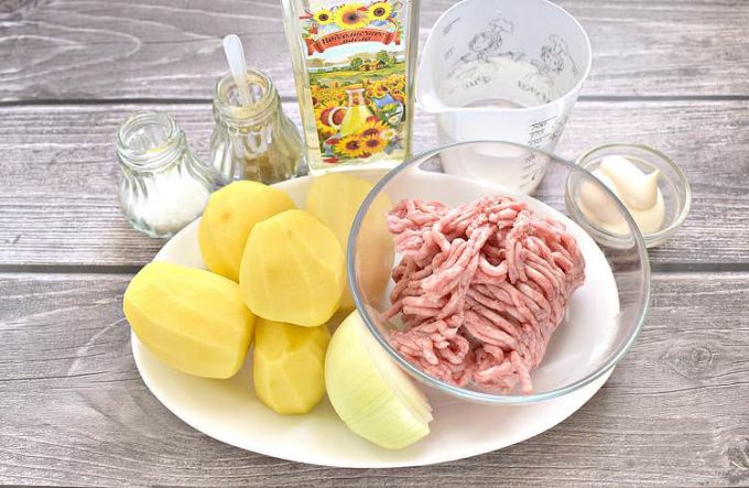 Картопля з фаршем у духовці в горщиках