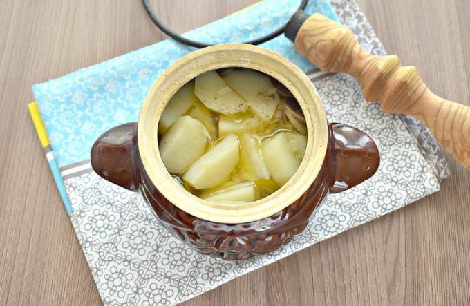 Картопля з грибами та куркою у горщиках