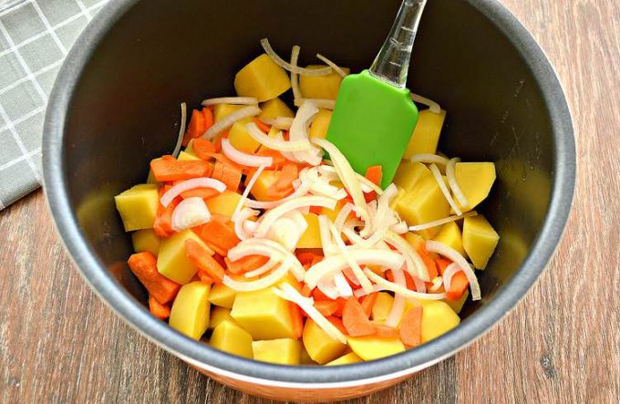 Картопля з курячою печінкою у мультиварці
