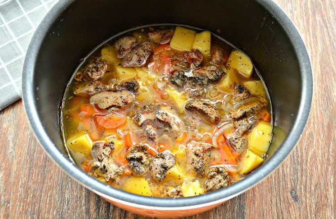 Картопля з курячою печінкою у мультиварці
