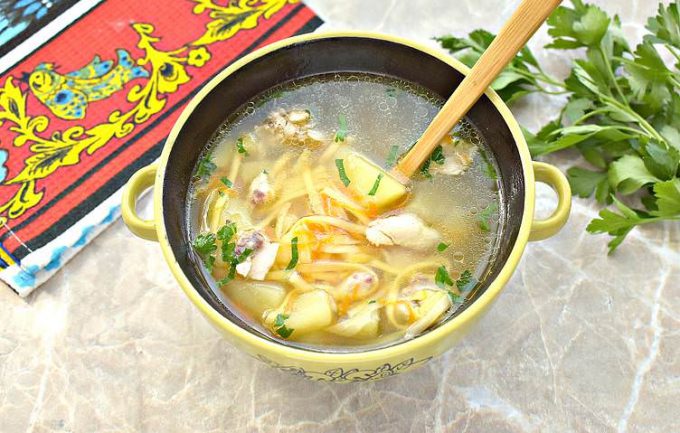 Картопляний суп з куркою та локшиною