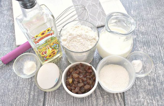 Кекси з родзинками у формах