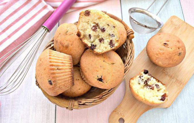 Кекси з родзинками у формах