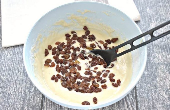 Кекси з родзинками у формах