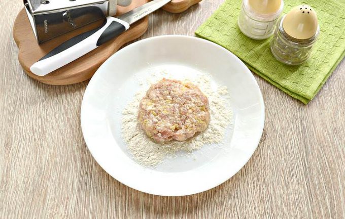 Котлети з фаршу з тертою картоплею