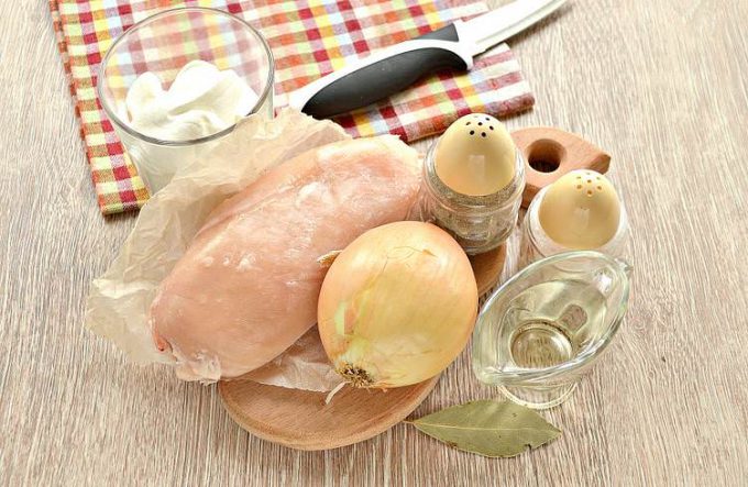 Куряче філе зі сметаною в духовці