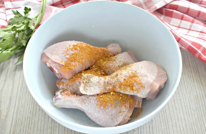 Курячі гомілки у фользі в духовці
