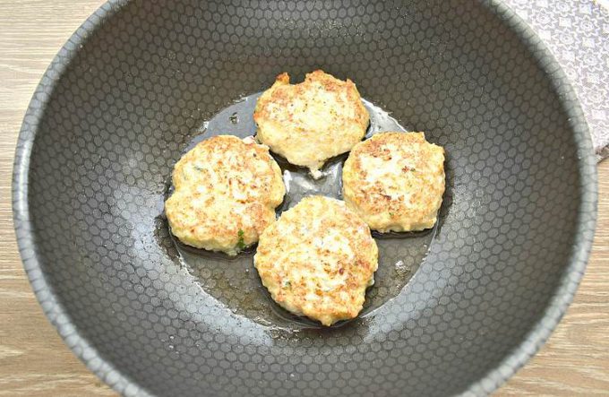 Курячі котлети з кабачком