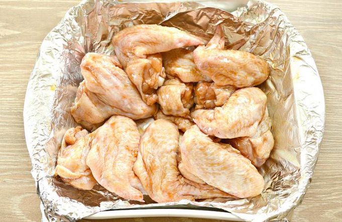 Курячі крильця в медовому маринаді з кунжутом