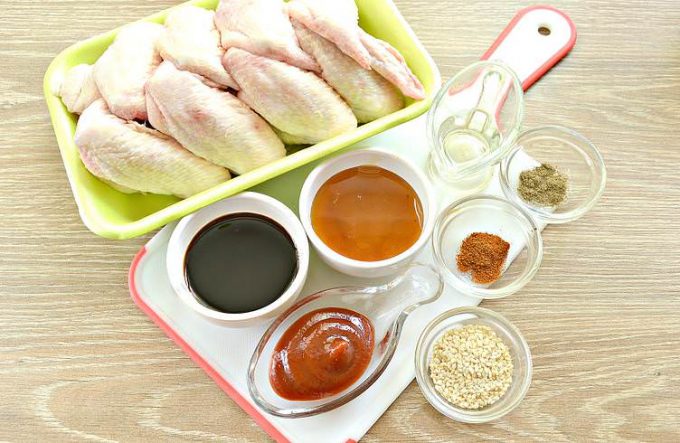 Курячі крильця в медовому маринаді з кунжутом