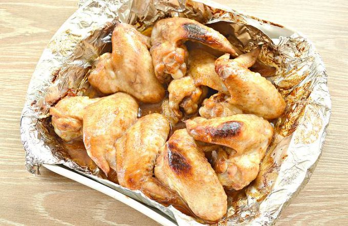 Курячі крильця в медовому маринаді з кунжутом
