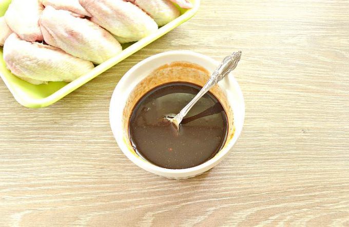 Курячі крильця в медовому маринаді з кунжутом