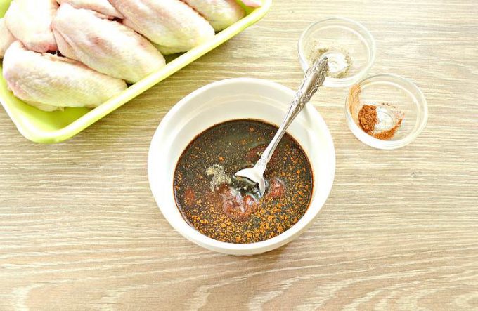 Курячі крильця в медовому маринаді з кунжутом