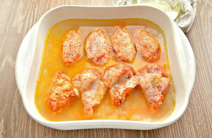 Курячі крильця з рисом у духовці