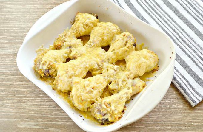 Курячі ніжки з сиром у духовці