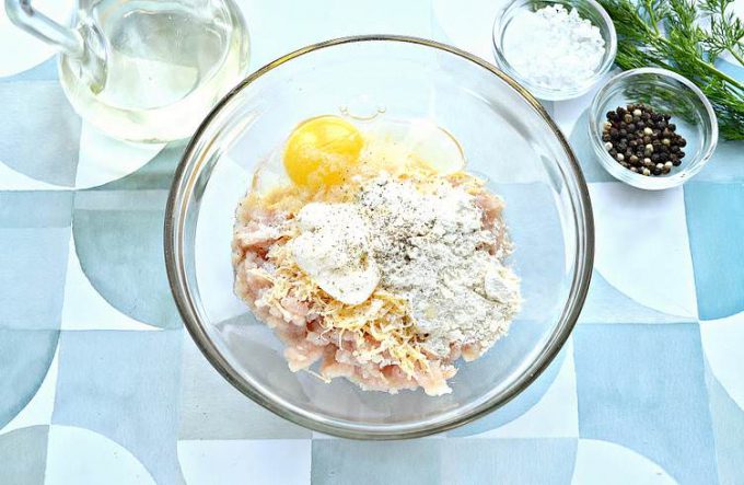 Курячі оладки з сиром