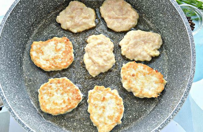 Курячі оладки з сиром