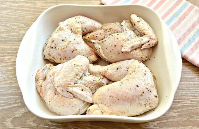 Курка в духовці з прованськими травами