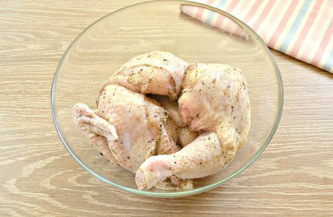 Курка в духовці з прованськими травами
