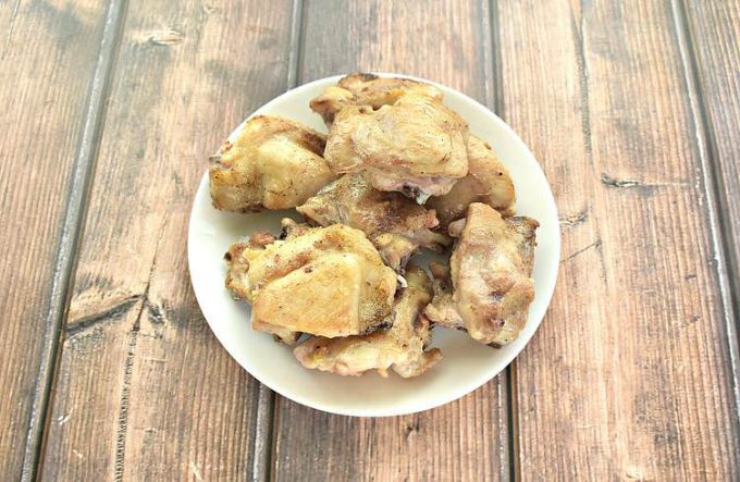 Курка зі сметаною на сковороді