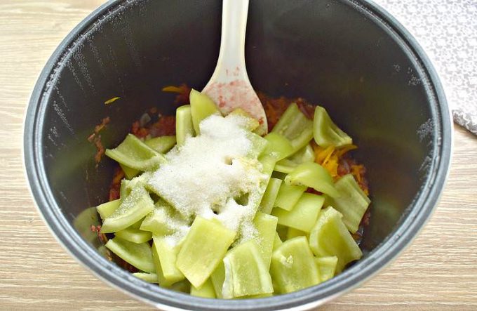 Лечо з помідорами та перцем на зиму в мультиварці