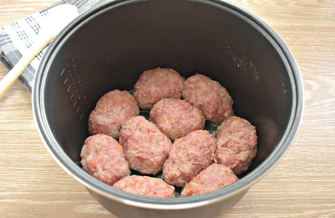 Ліниві голубці з підливою в мультиварці